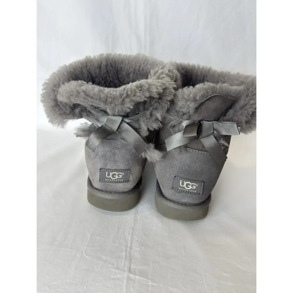 UGG Mini Bailey Bow II Boots Gray Suede Women’s Size 9 Cozy Winter Shoes.